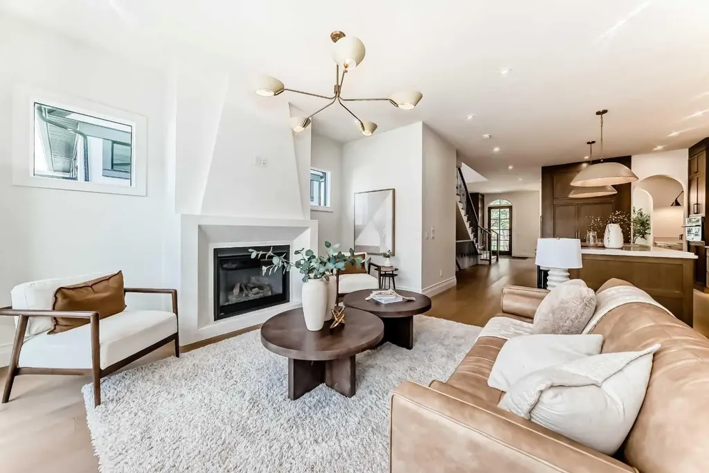 2032 52 Avenue SW Calgary AB T3E 1K1