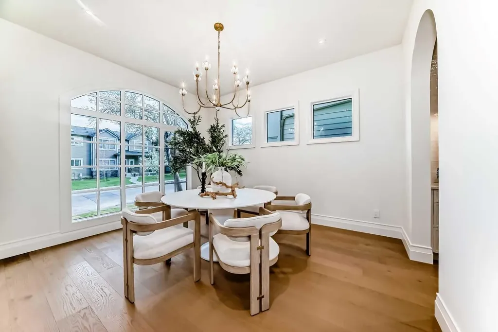 2032 52 Avenue SW Calgary AB T3E 1K1