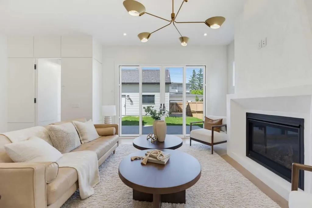 2032 52 Avenue SW Calgary AB T3E 1K1