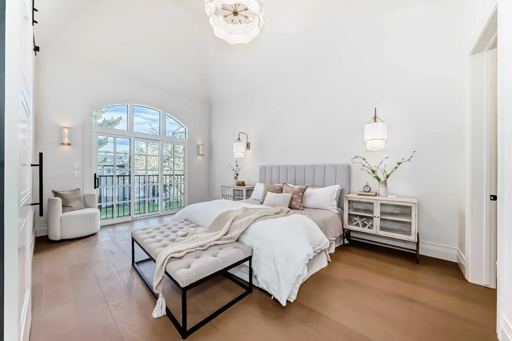 2032 52 Avenue SW Calgary AB T3E 1K1