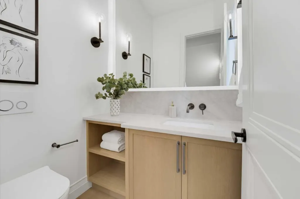 2032 52 Avenue SW Calgary AB T3E 1K1