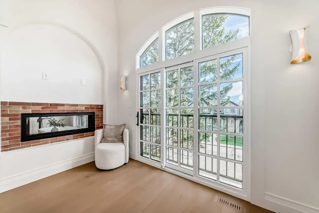 2032 52 Avenue SW Calgary AB T3E 1K1