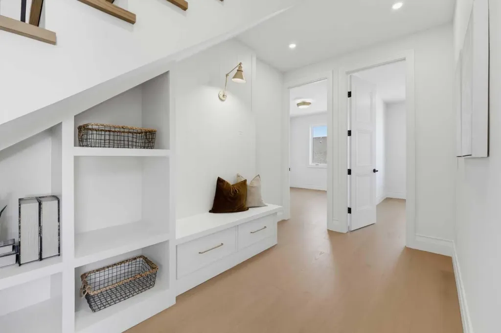 2032 52 Avenue SW Calgary AB T3E 1K1