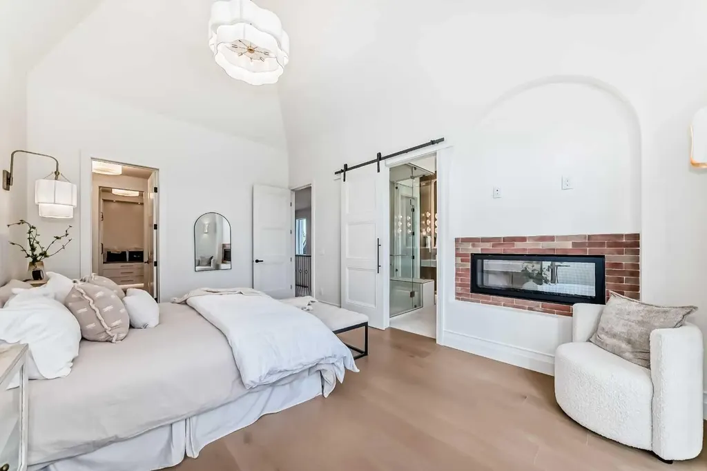 2032 52 Avenue SW Calgary AB T3E 1K1