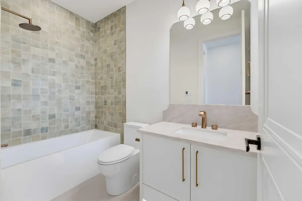 2032 52 Avenue SW Calgary AB T3E 1K1