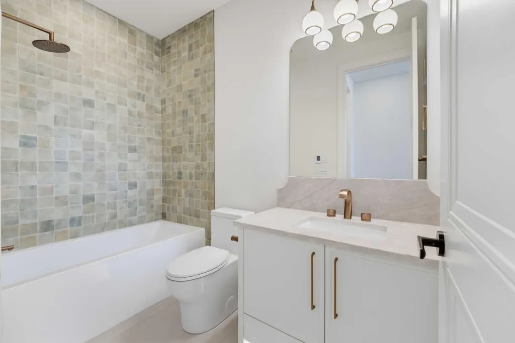 2032 52 Avenue SW Calgary AB T3E 1K1