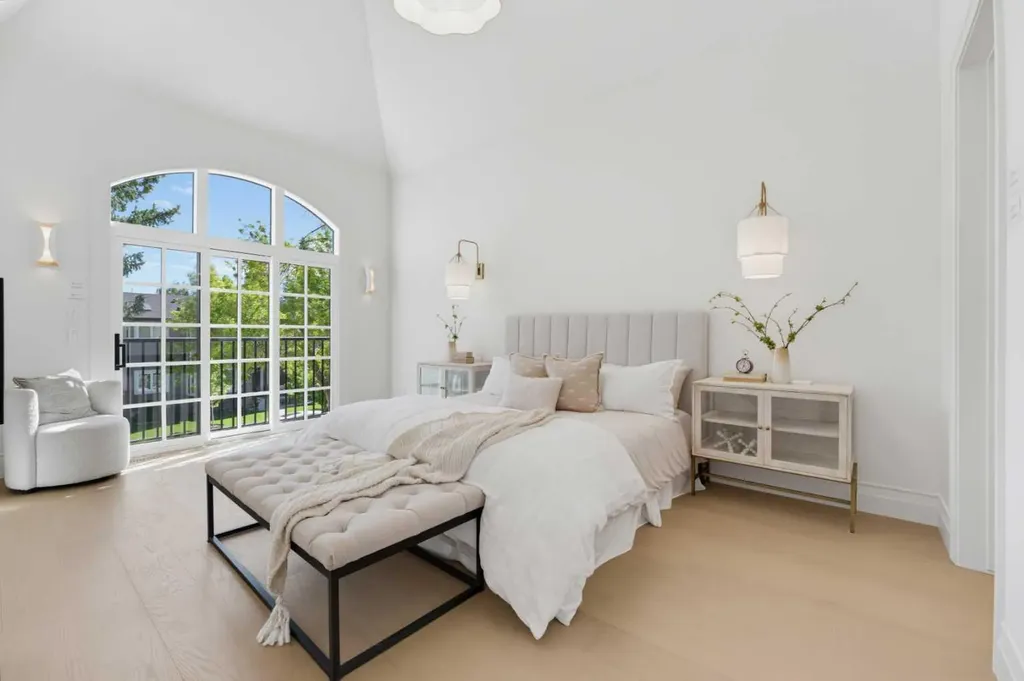 2032 52 Avenue SW Calgary AB T3E 1K1