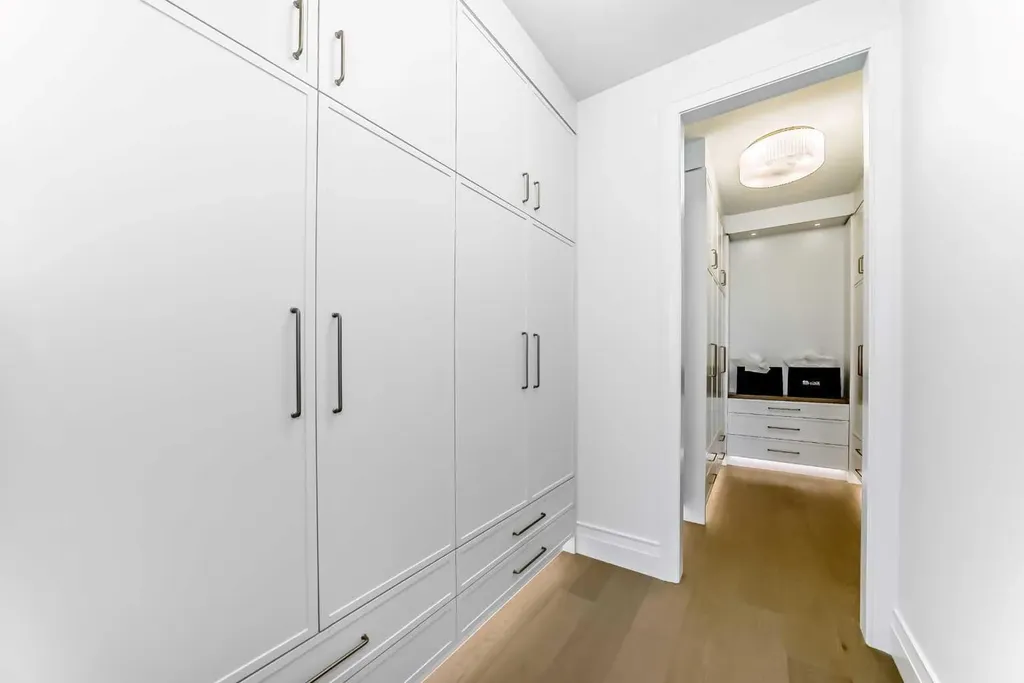2032 52 Avenue SW Calgary AB T3E 1K1