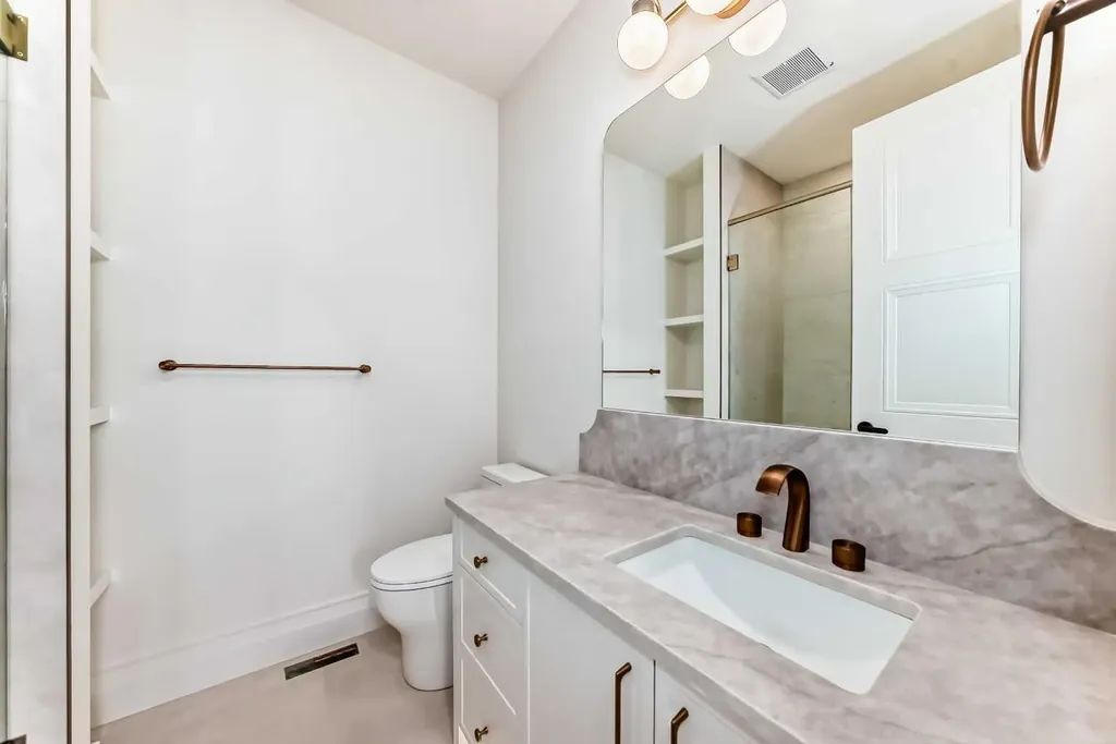 2032 52 Avenue SW Calgary AB T3E 1K1