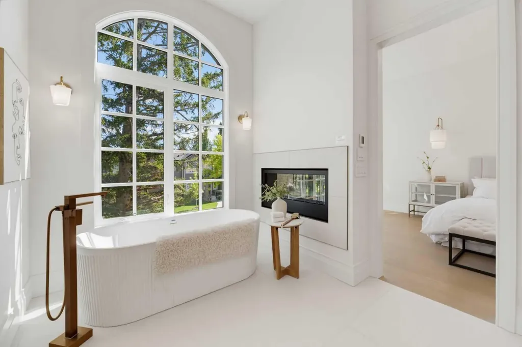 2032 52 Avenue SW Calgary AB T3E 1K1