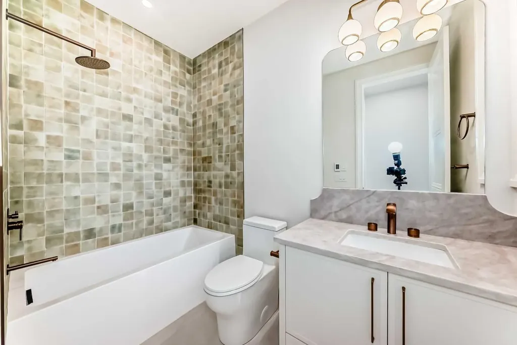2032 52 Avenue SW Calgary AB T3E 1K1