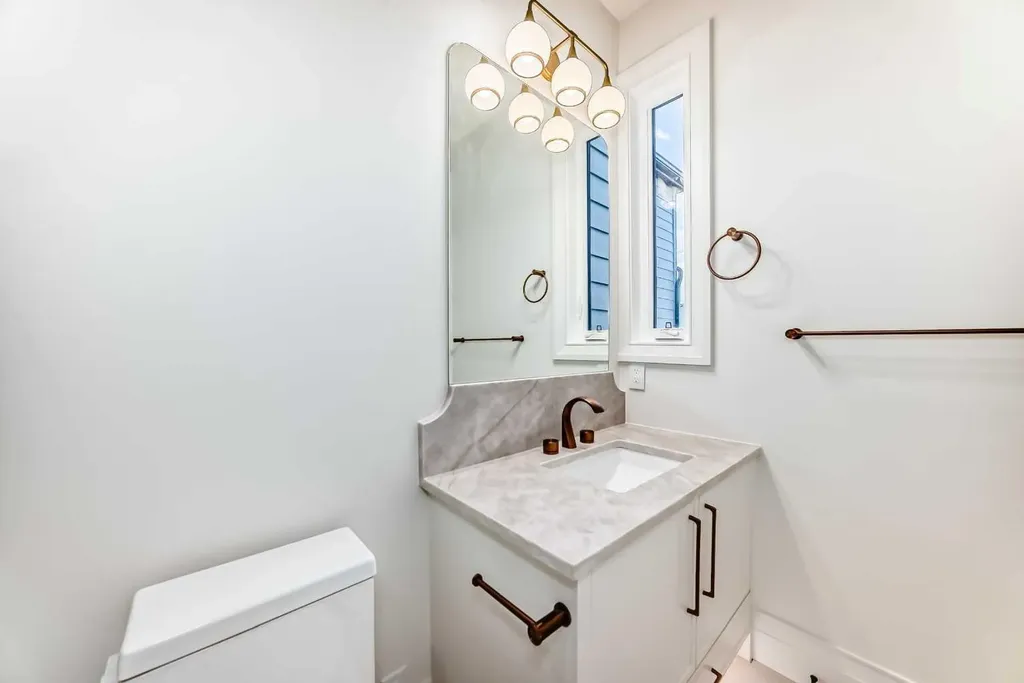 2032 52 Avenue SW Calgary AB T3E 1K1