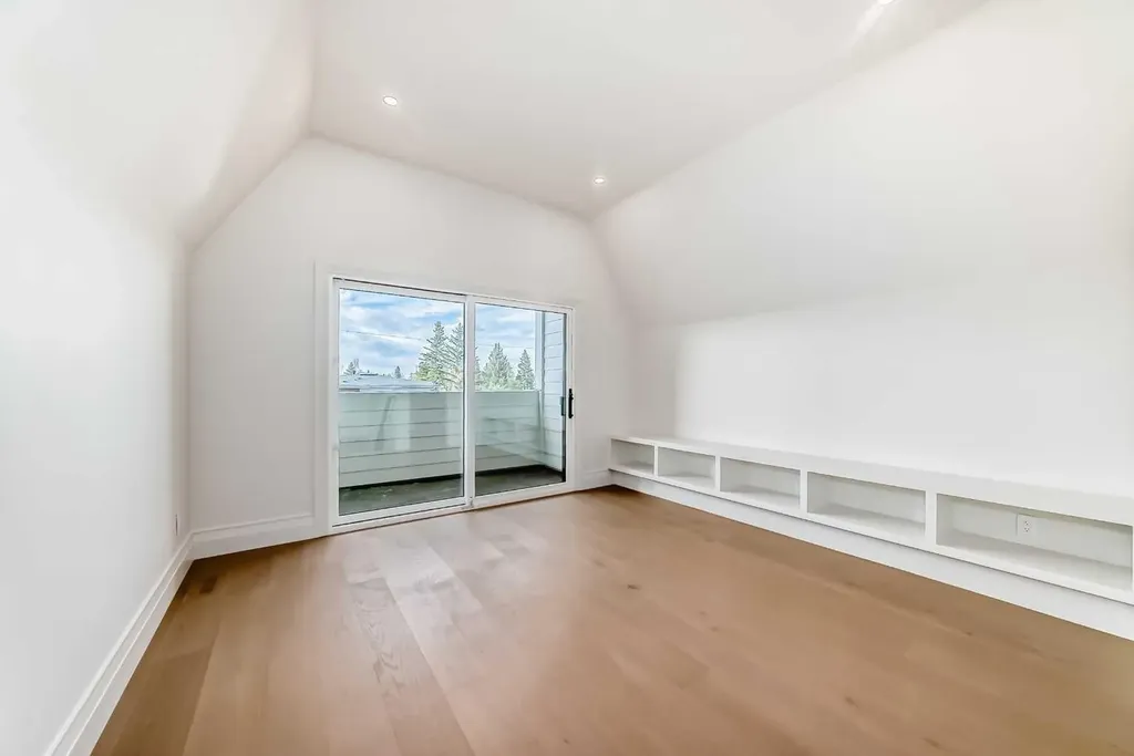 2032 52 Avenue SW Calgary AB T3E 1K1