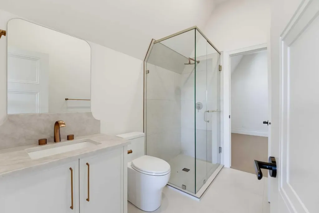 2032 52 Avenue SW Calgary AB T3E 1K1