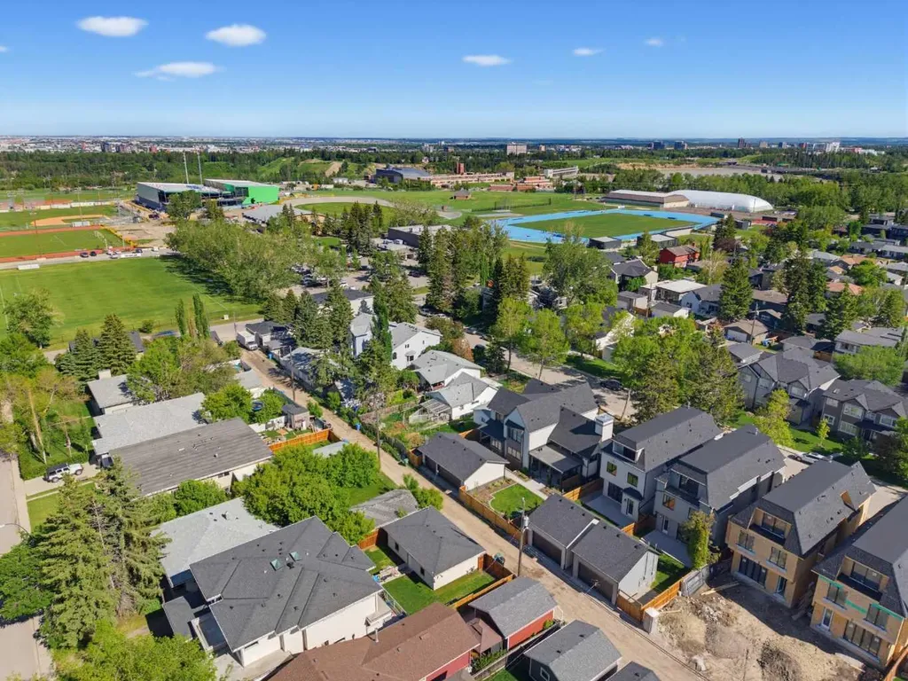 2032 52 Avenue SW Calgary AB T3E 1K1