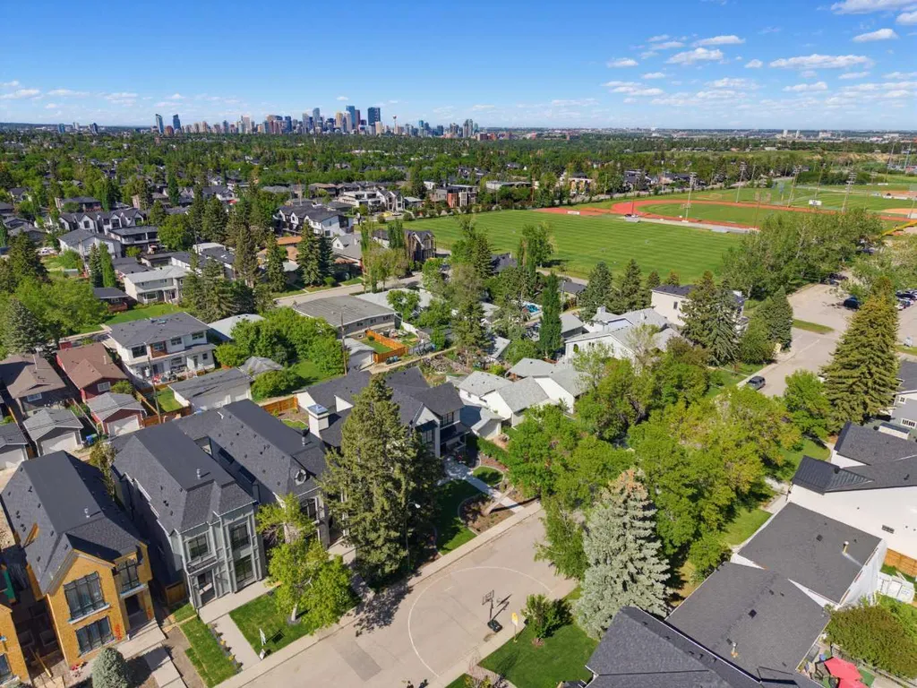 2032 52 Avenue SW Calgary AB T3E 1K1