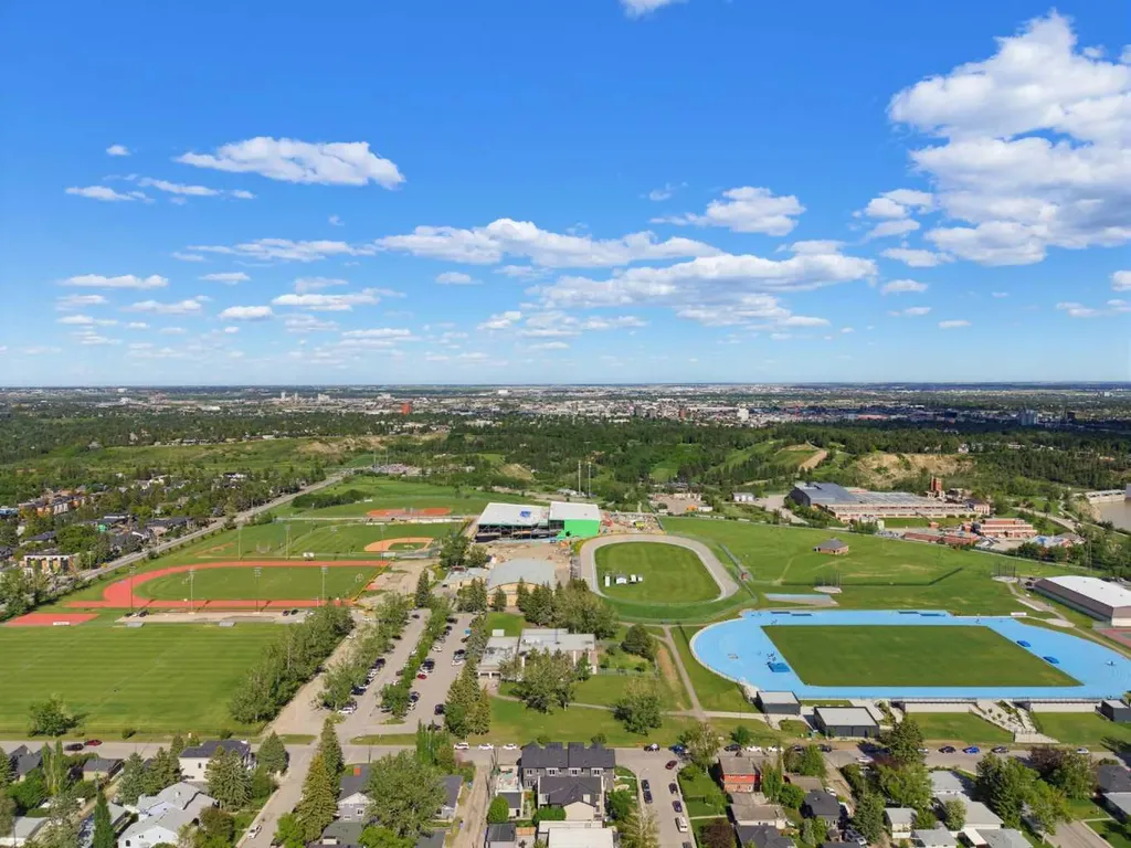 2032 52 Avenue SW Calgary AB T3E 1K1