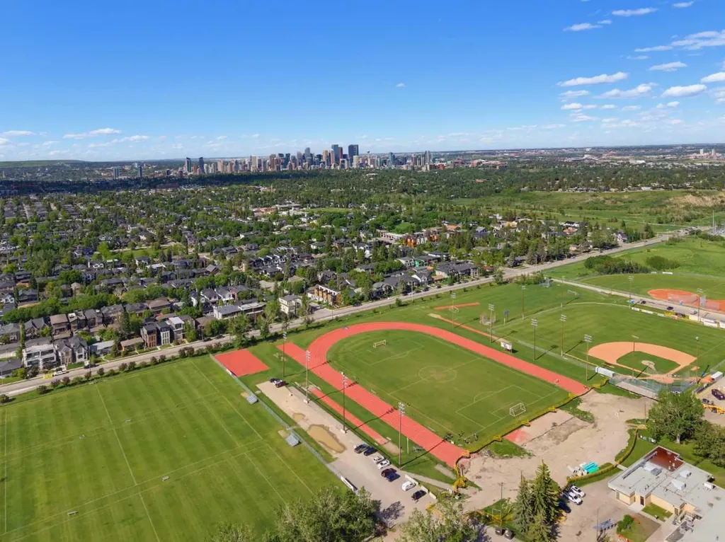 2032 52 Avenue SW Calgary AB T3E 1K1