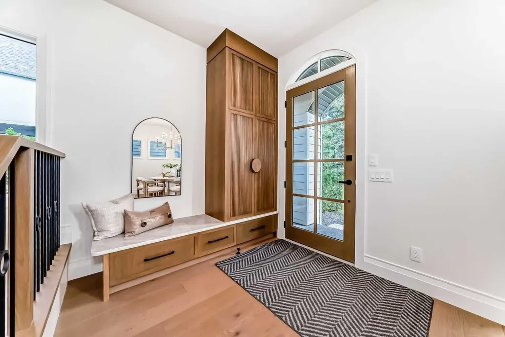 2032 52 Avenue SW Calgary AB T3E 1K1