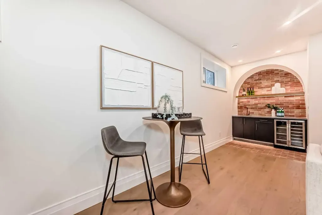 2032 52 Avenue SW Calgary AB T3E 1K1