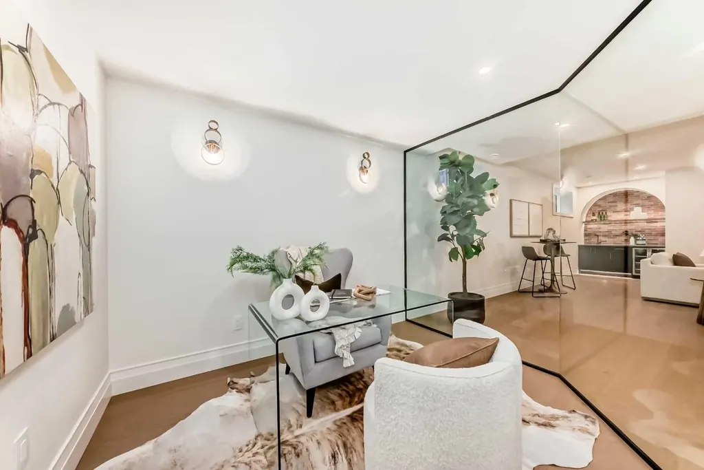 2032 52 Avenue SW Calgary AB T3E 1K1