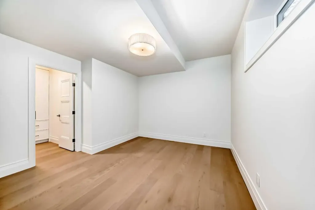 2032 52 Avenue SW Calgary AB T3E 1K1