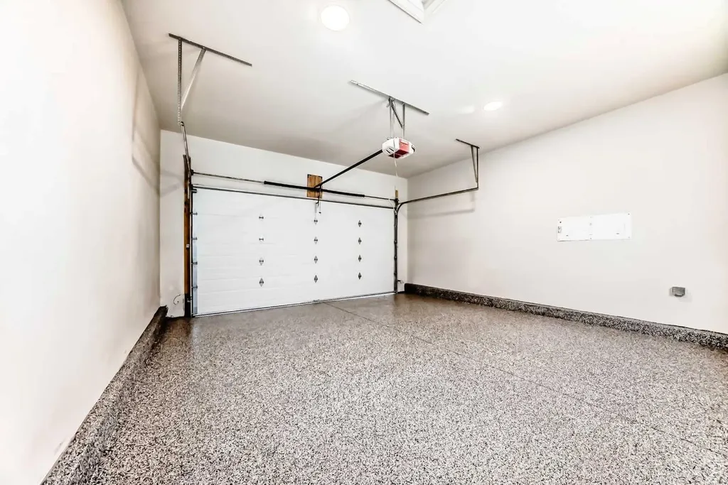2032 52 Avenue SW Calgary AB T3E 1K1