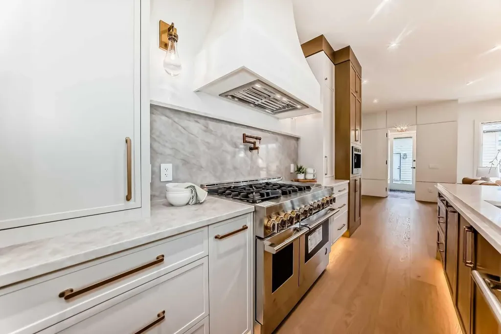 2032 52 Avenue SW Calgary AB T3E 1K1