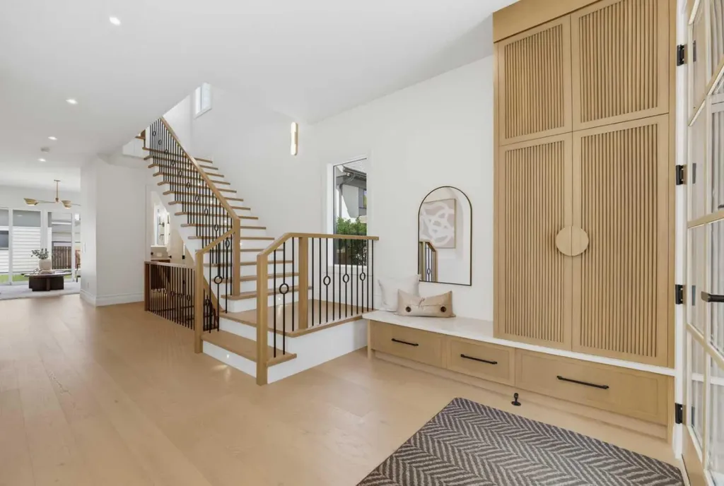 2032 52 Avenue SW Calgary AB T3E 1K1