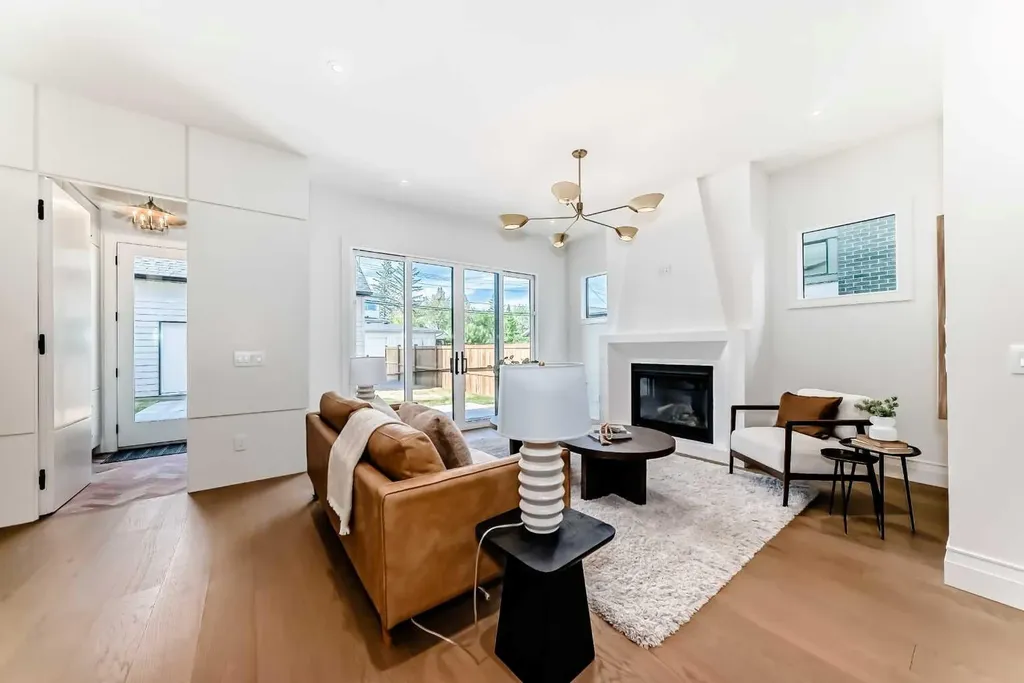 2032 52 Avenue SW Calgary AB T3E 1K1