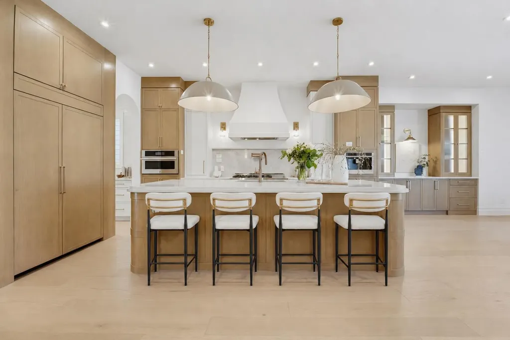 2032 52 Avenue SW Calgary AB T3E 1K1