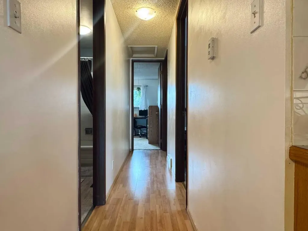42 Selkirk Road W Lethbridge AB T1K 4N6