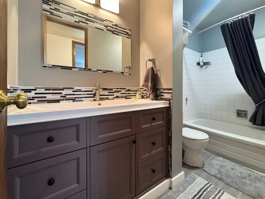 42 Selkirk Road W Lethbridge AB T1K 4N6