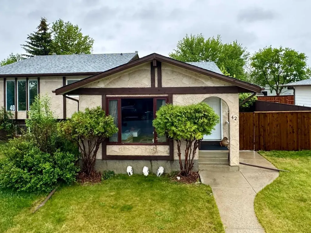 42 Selkirk Road W Lethbridge AB T1K 4N6