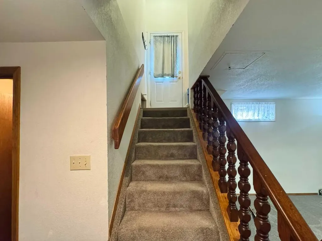 42 Selkirk Road W Lethbridge AB T1K 4N6