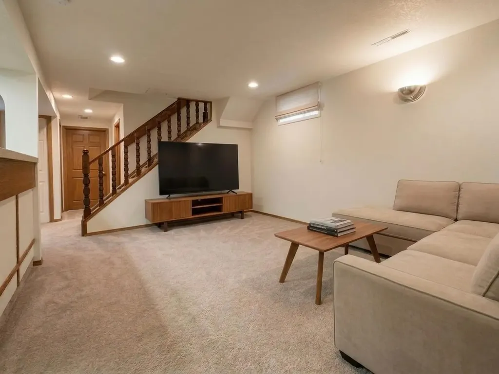 42 Selkirk Road W Lethbridge AB T1K 4N6