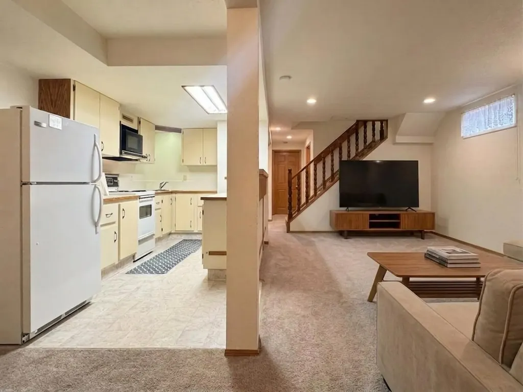 42 Selkirk Road W Lethbridge AB T1K 4N6