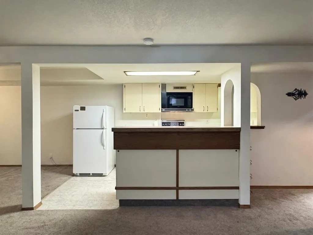 42 Selkirk Road W Lethbridge AB T1K 4N6