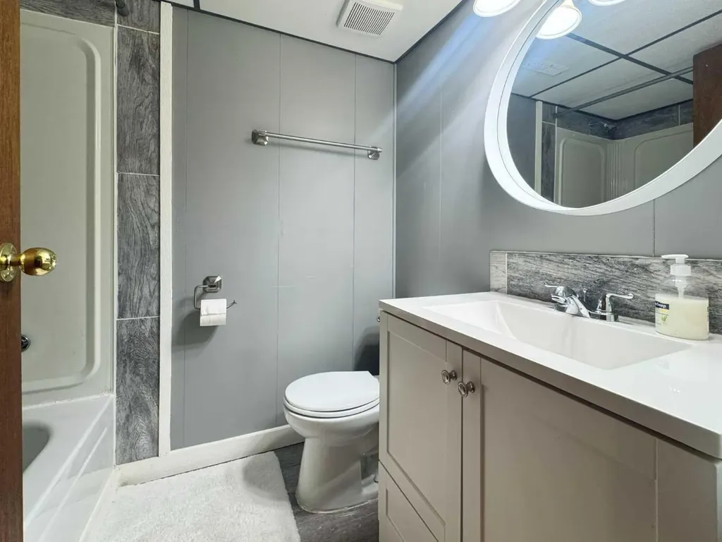42 Selkirk Road W Lethbridge AB T1K 4N6