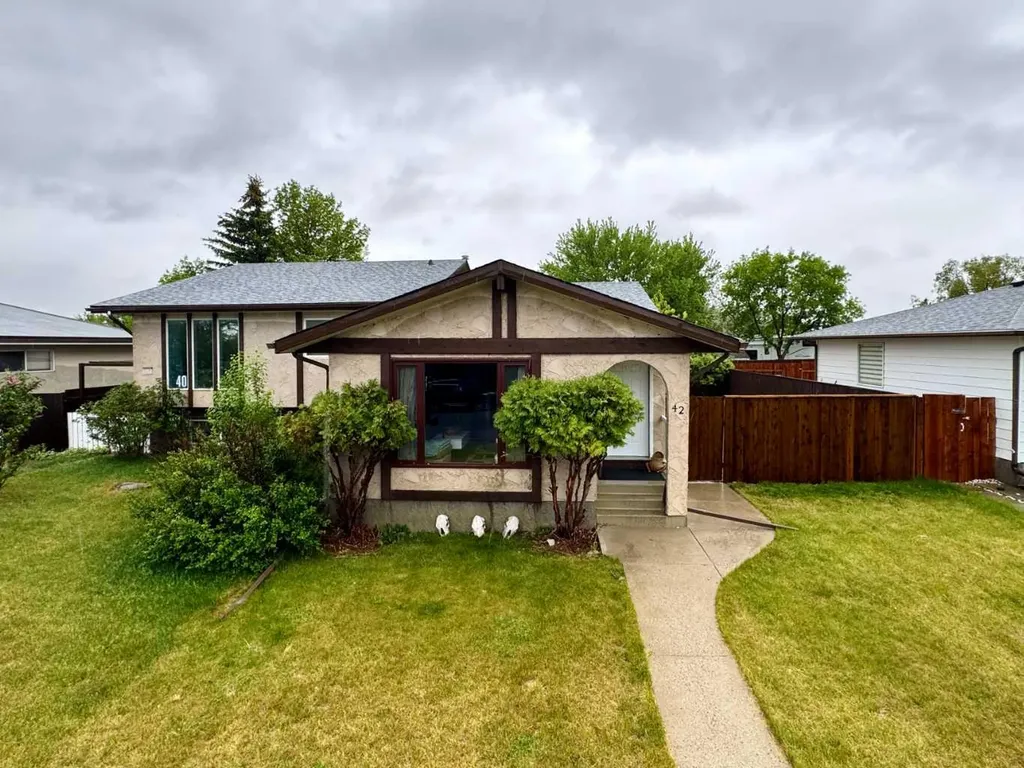 42 Selkirk Road W Lethbridge AB T1K 4N6