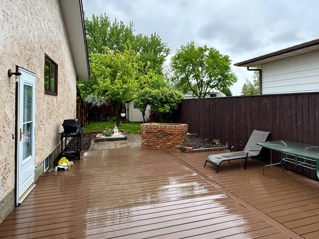 42 Selkirk Road W Lethbridge AB T1K 4N6