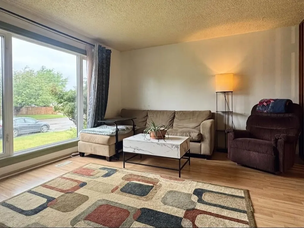 42 Selkirk Road W Lethbridge AB T1K 4N6