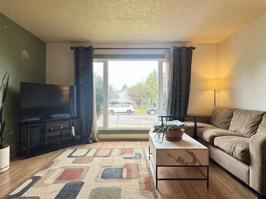 42 Selkirk Road W Lethbridge AB T1K 4N6