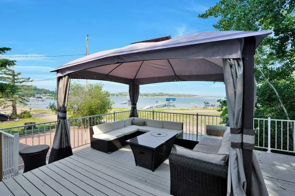 34 Beach Street E Rochon Sands AB T0C 3B0