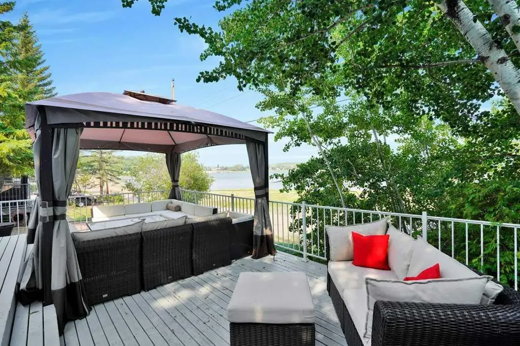 34 Beach Street E Rochon Sands AB T0C 3B0