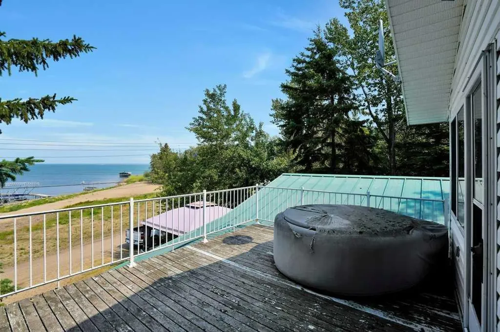 34 Beach Street E Rochon Sands AB T0C 3B0