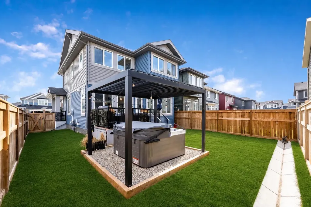 29 Sundown Close Cochrane AB T4C 1E6