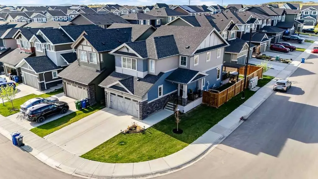 29 Sundown Close Cochrane AB T4C 1E6