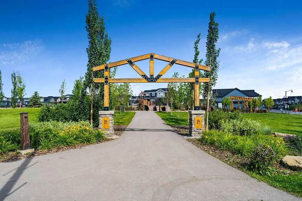 29 Sundown Close Cochrane AB T4C 1E6