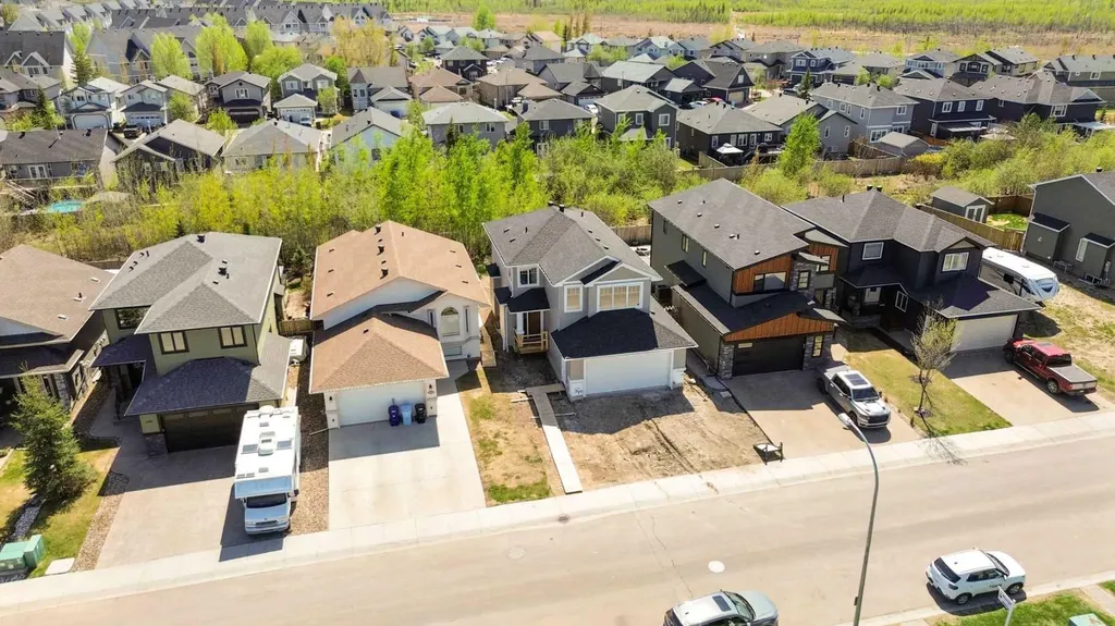 241 Warren Way Fort Mcmurray AB T9H5H9